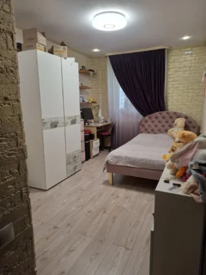 Продається чотирикімнатна квартира на вулиці Мира.
