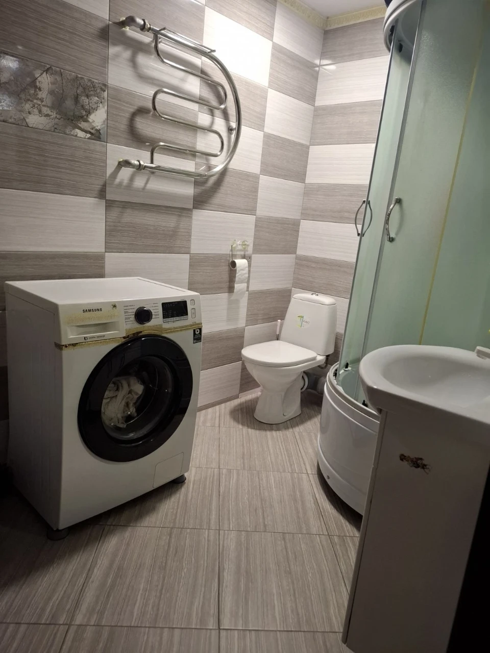 Продається чотирикімнатна квартира на вулиці Мира.