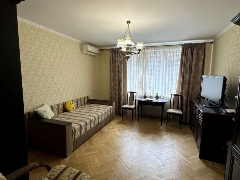 Квартира. Київ, Старонаводницька вул.