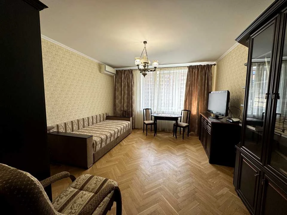 Квартира. Київ, Старонаводницька вул.