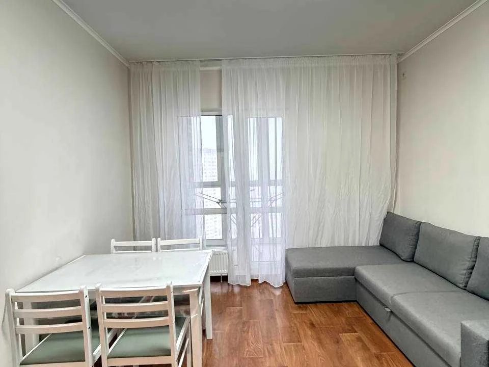 Apartment. Revutskogo st.