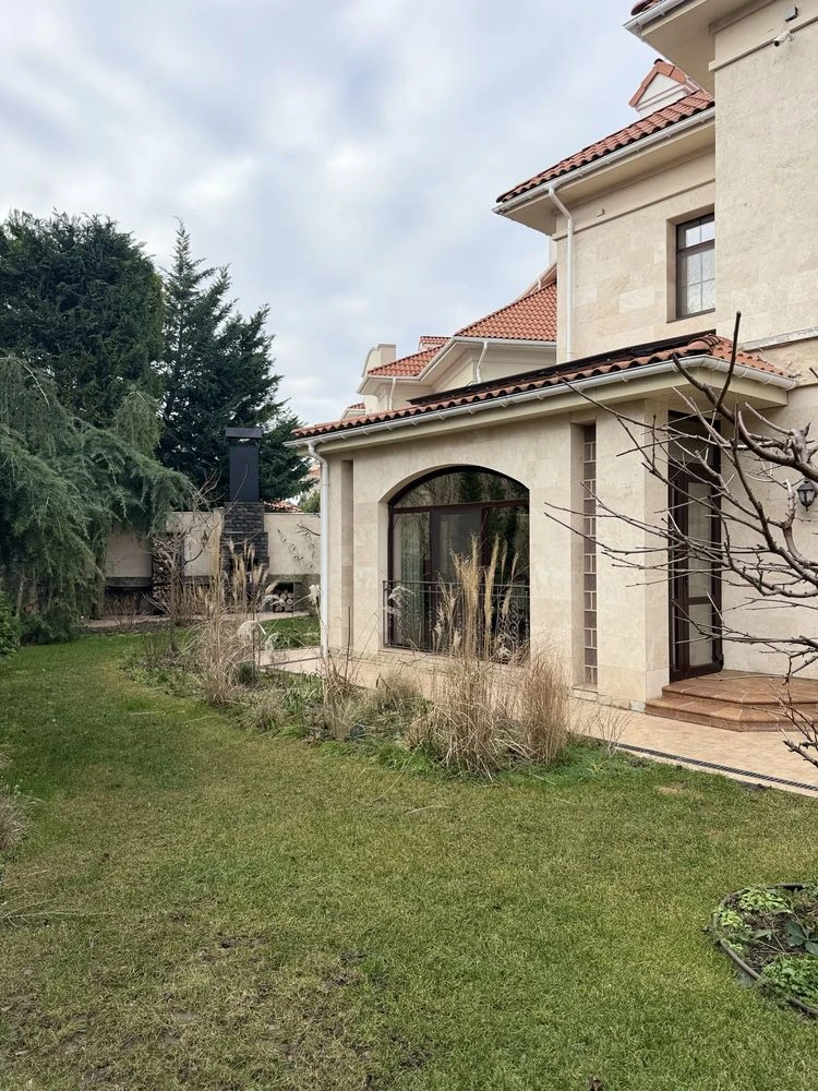 ‼️For Sale: Exclusive House in a Private "Oasis" Cooperative ‼️