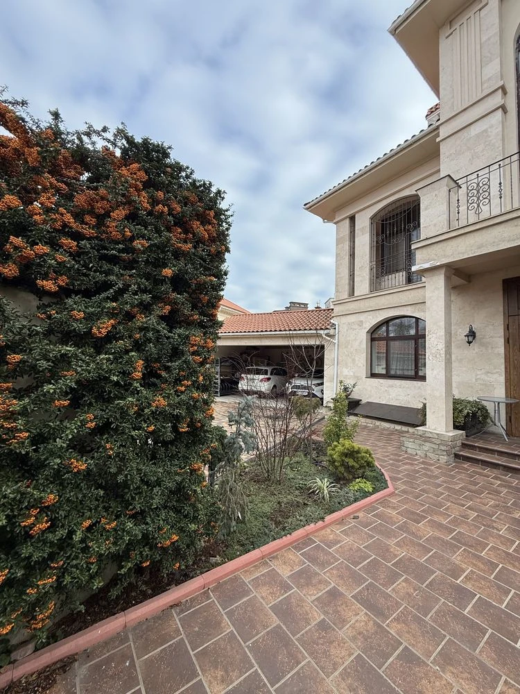 ‼️For Sale: Exclusive House in a Private "Oasis" Cooperative ‼️