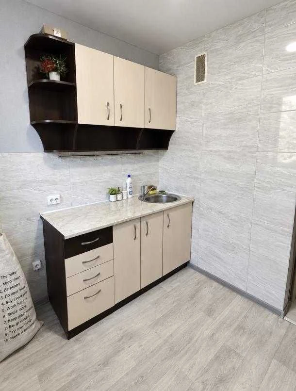 Apartment for sale: 2-room apartment renovated in the area of KhTZ.