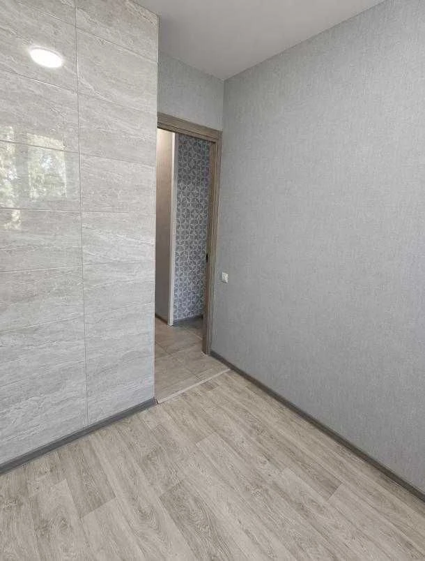Apartment for sale: 2-room apartment renovated in the area of KhTZ.