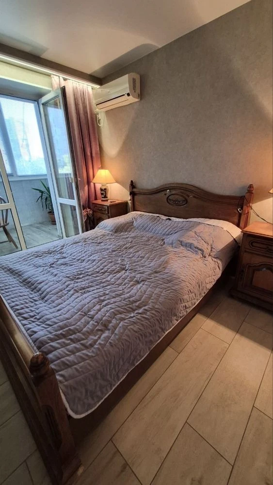 For Sale: 4 rooms renovated apartment on Minina Street (Kirova) Certificate