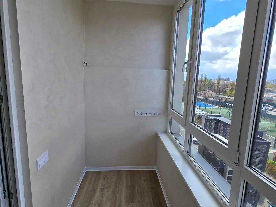 Квартира. Київ, Салютна вулиця