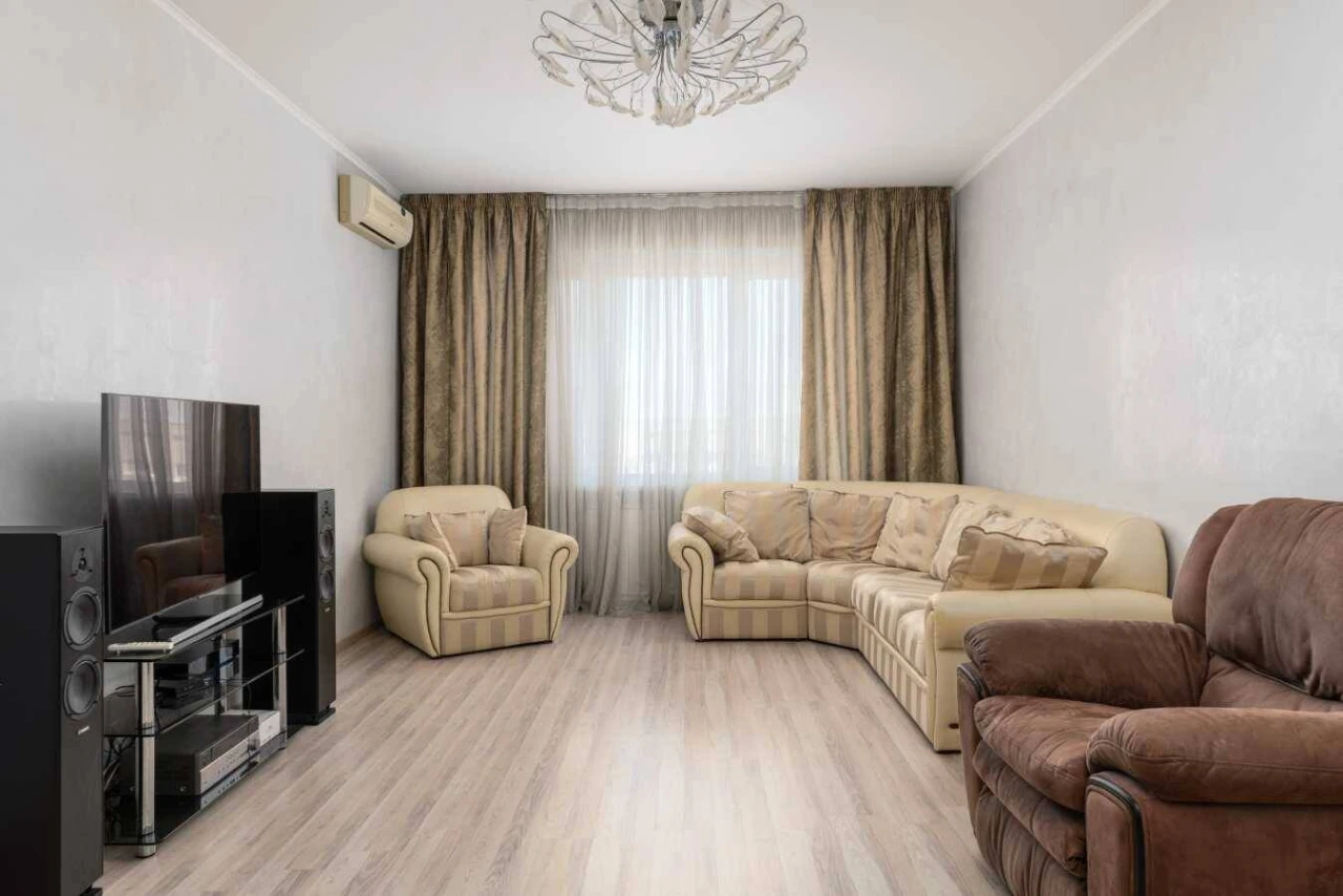 For Sale: 3-bedroom apartment in Kyiv, Obolon, Marshala Tymoshenko Street