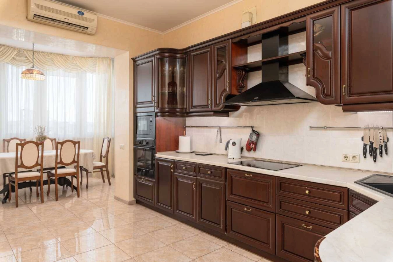 For Sale: 3-bedroom apartment in Kyiv, Obolon, Marshala Tymoshenko Street