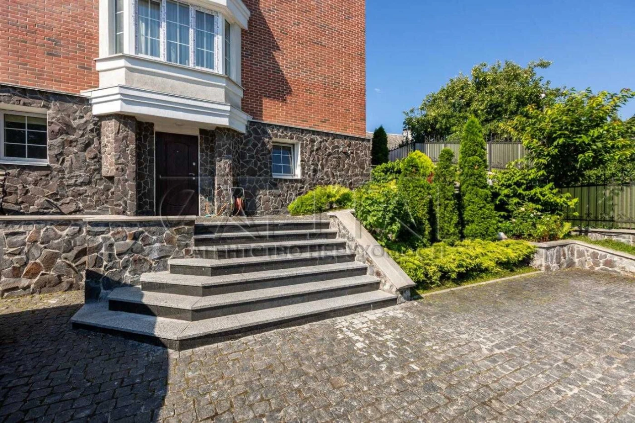 Sale of a premium townhouse | Holosiivsky Provolok, 12
