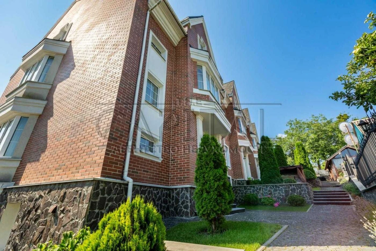 Sale of a premium townhouse | Holosiivsky Provolok, 12