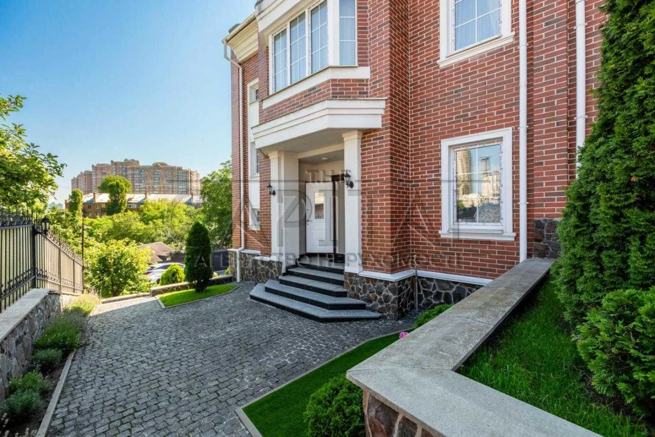 Sale of a premium townhouse | Holosiivsky Provolok, 12