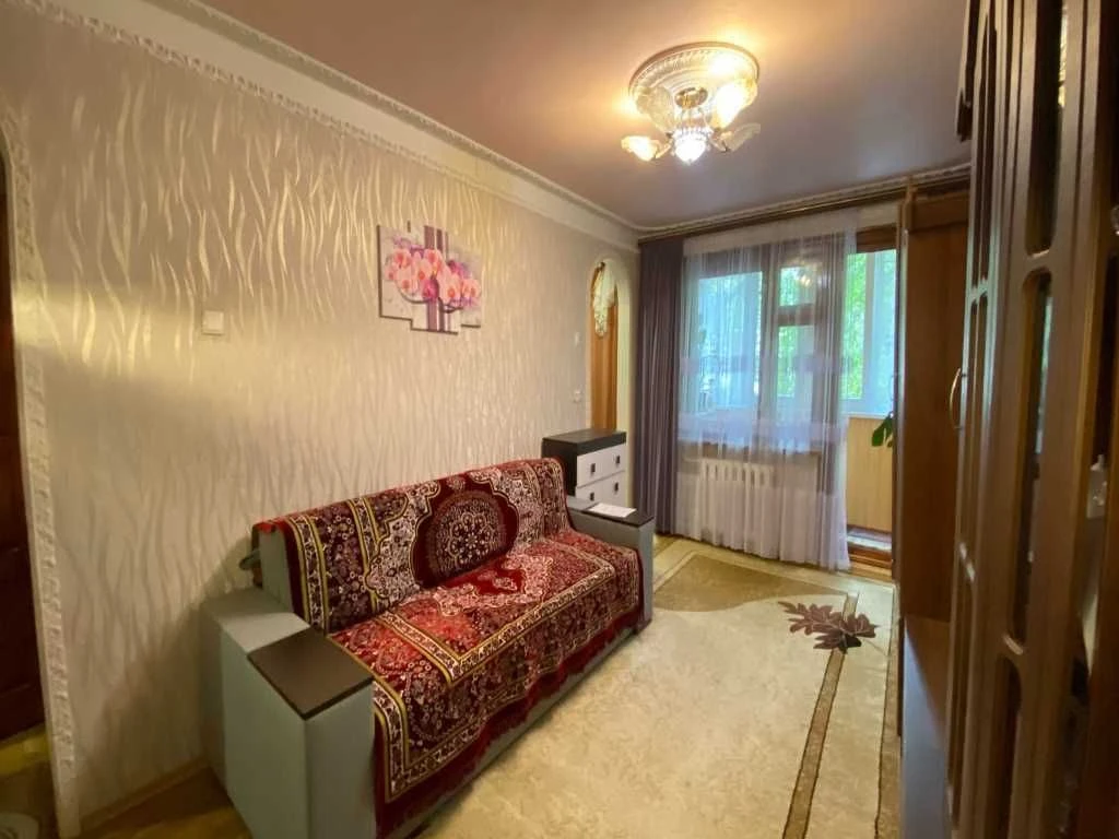 Трехкомнатная квартира на втором этаже с ремонтом 62 кв.м. по КИЛЬЦУ