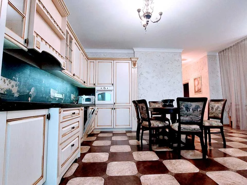 Apartment. Zhylianska Street, Kyiv