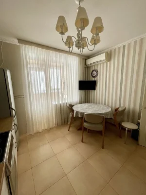 Sale. Street Amosov 4. Three rooms. Good condition. City center