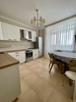 Sale. Street Amosov 4. Three rooms. Good condition. City center
