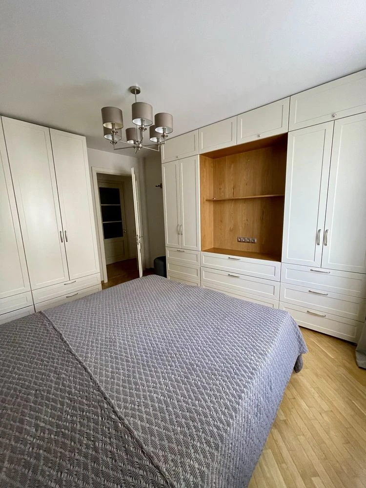 Sale. Street Amosov 4. Three rooms. Good condition. City center