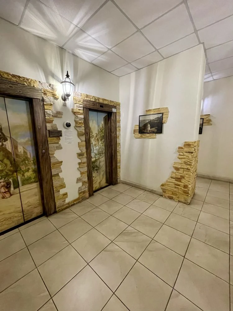 Sale. Street Amosov 4. Three rooms. Good condition. City center