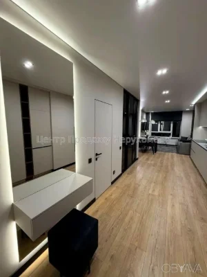 Трехкомнатная квартира, 80 квадратных метров.