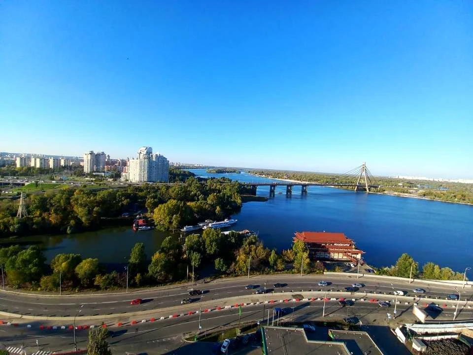 Apartment. Nabreschno-Ribalska st. Kyiv