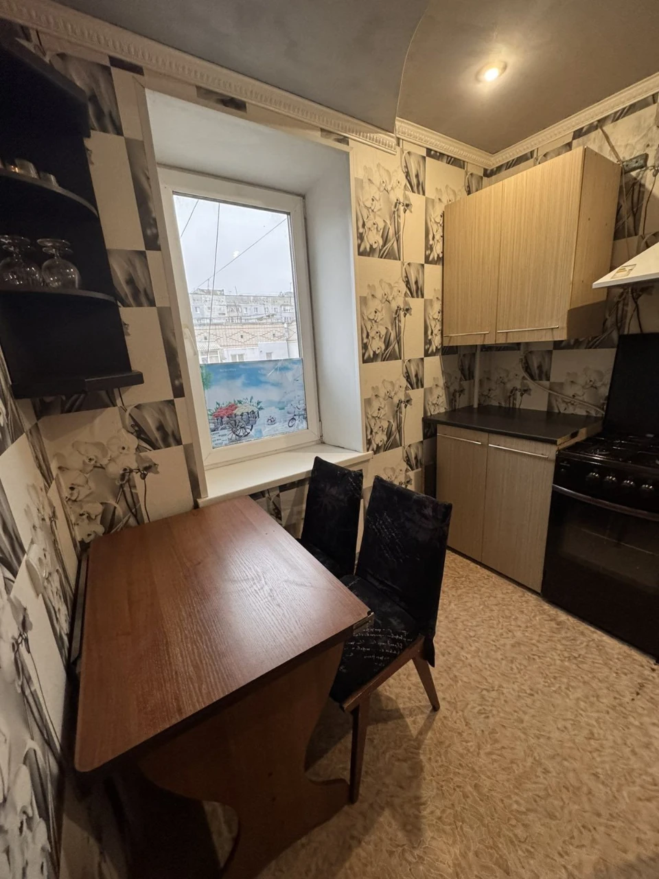 Selling 1-room apartment in the Popov district.