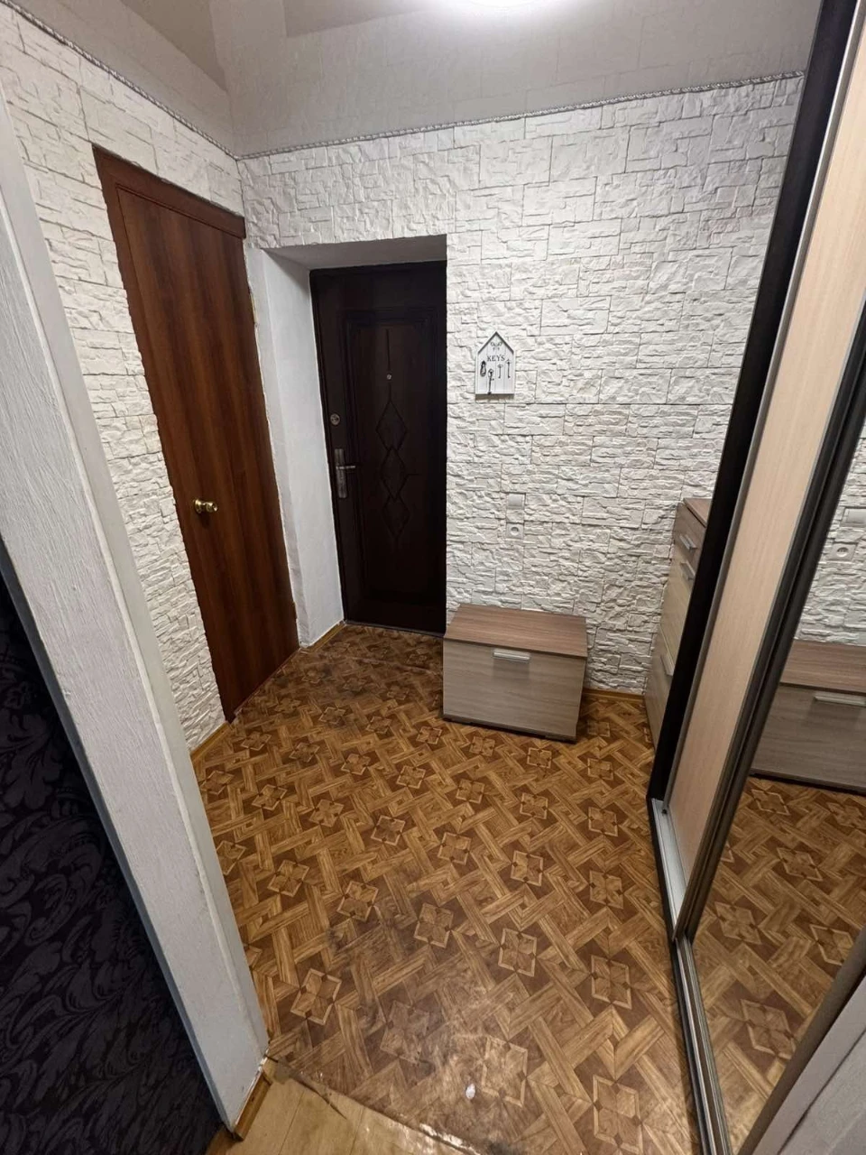 Selling 1-room apartment in the Popov district.