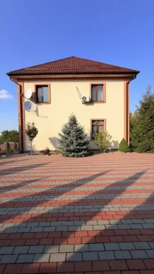 Пропонується до продажу просторий двоповерховий будинок, пов