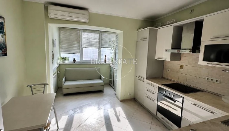 For sale cozy euro 2-room apartment Poznyaki Kharkivska 45 m Va