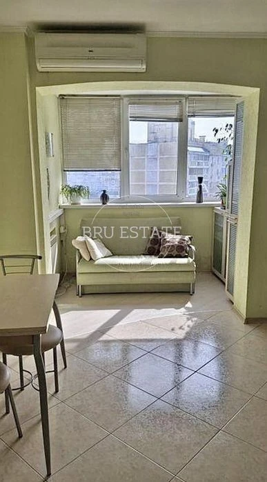 For sale cozy euro 2-room apartment Poznyaki Kharkivska 45 m Va