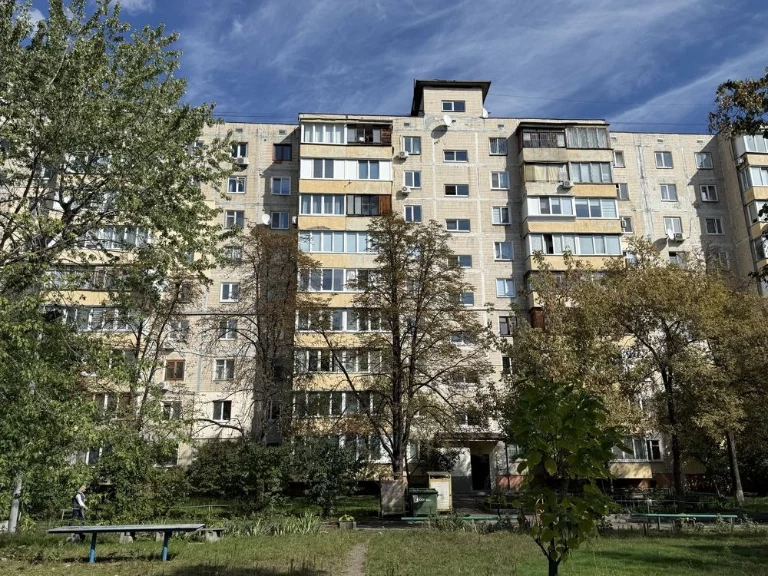 продаж квартири 1кім 31м 9пов. Сверстюка 8а метро Лівобережн