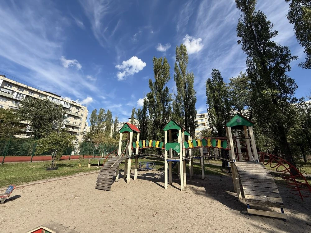 продаж квартири 1кім 31м 9пов. Сверстюка 8а метро Лівобережн