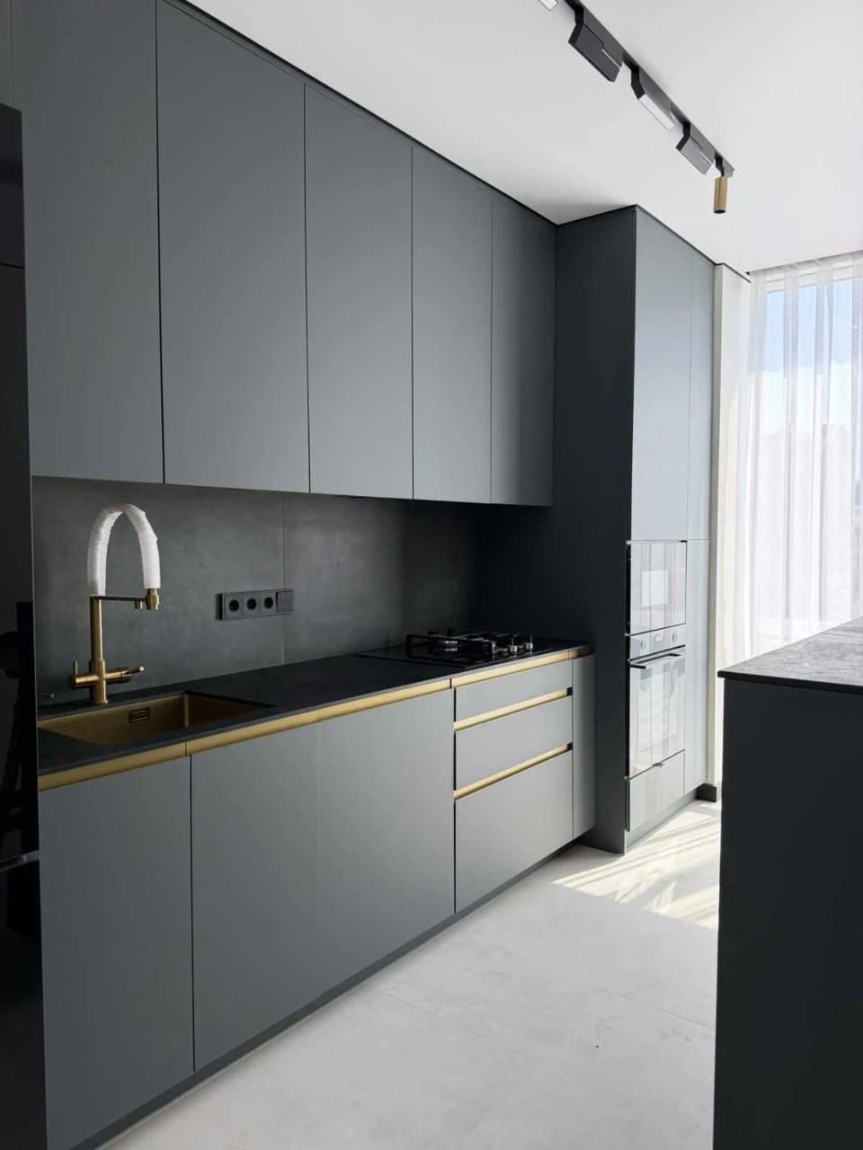 One-bedroom apartment ready for living CENTER
