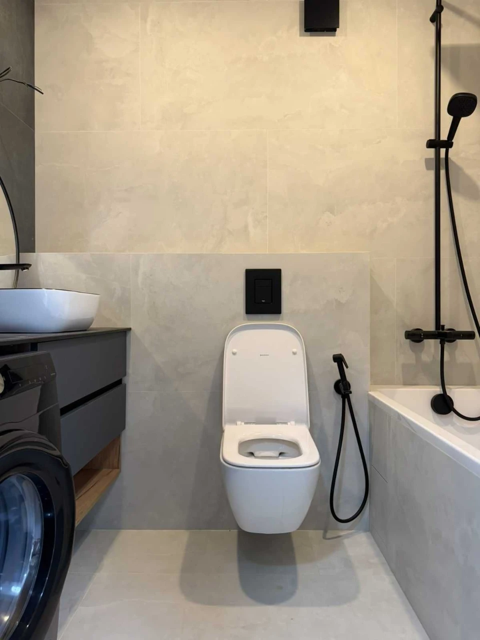 One-bedroom apartment ready for living CENTER