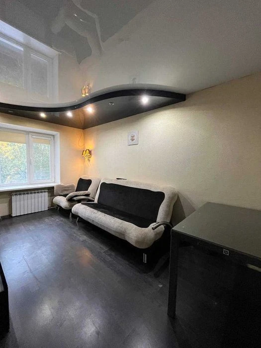 Apartment for sale, 3 bedrooms + studio, kitchen, 80 2 Topol Kirpychnyi d