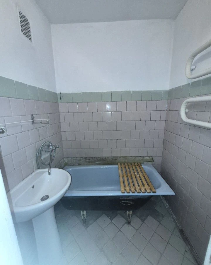 For sale 3-room apartment 66 sq m. CITY CENTER Central Avenue.