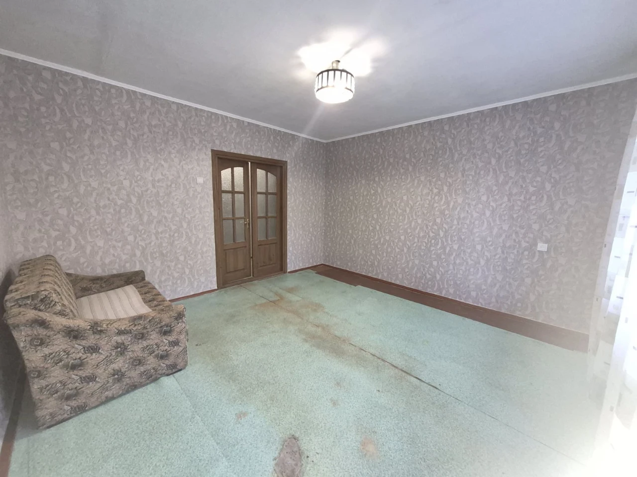 For sale 3-room apartment 66 sq m. CITY CENTER Central Avenue.