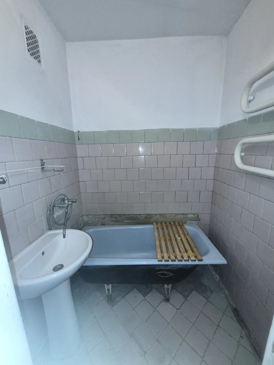 For sale 3-room apartment 66 sq m. CITY CENTER Central Avenue.