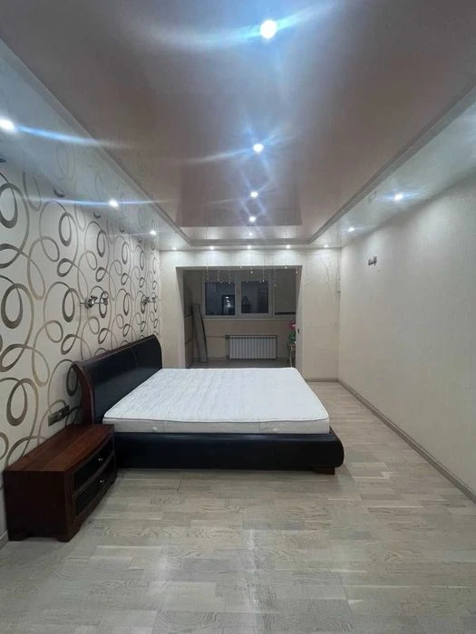 Apartment for sale, 3 bedrooms + studio, kitchen, 80 2 Topol Kirpychnyi d