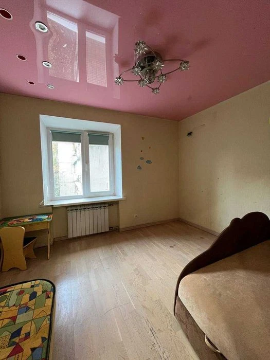 Apartment for sale, 3 bedrooms + studio, kitchen, 80 2 Topol Kirpychnyi d