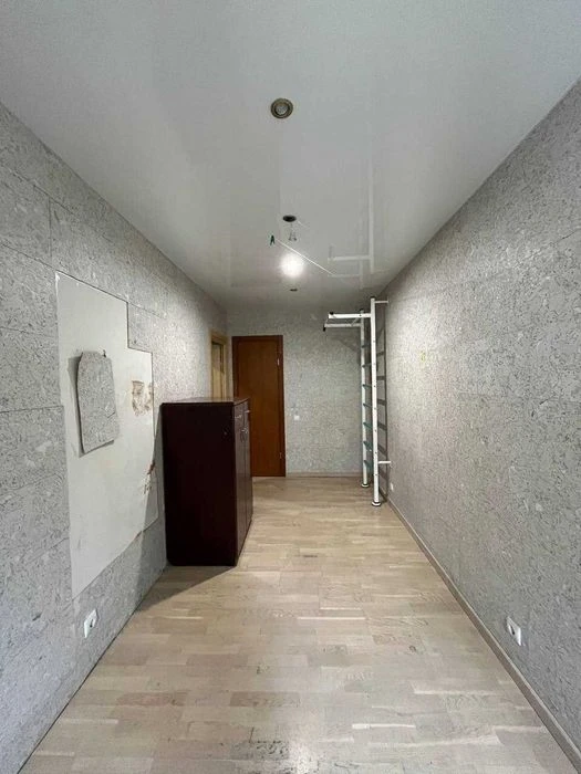 Apartment for sale, 3 bedrooms + studio, kitchen, 80 2 Topol Kirpychnyi d