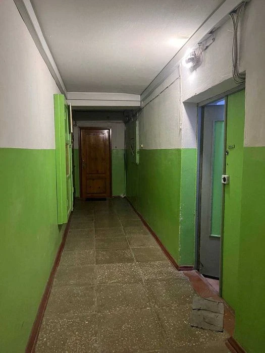 Apartment for sale, 3 bedrooms + studio, kitchen, 80 2 Topol Kirpychnyi d