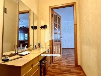 Квартира. Київ, Автозаводська вулиця