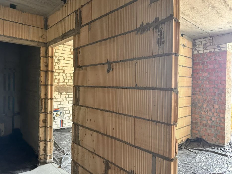 Газ.Продам 1 комнатную в кирпичном доме.