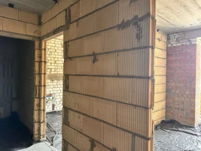Газ.Продам 1 комнатную в кирпичном доме.