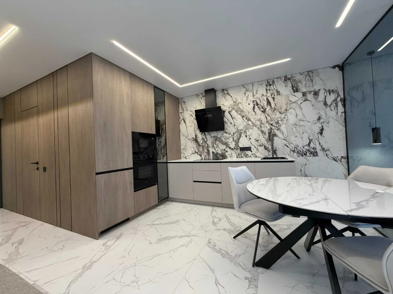 Apartment for sale in a new building near Akademystytse metro station