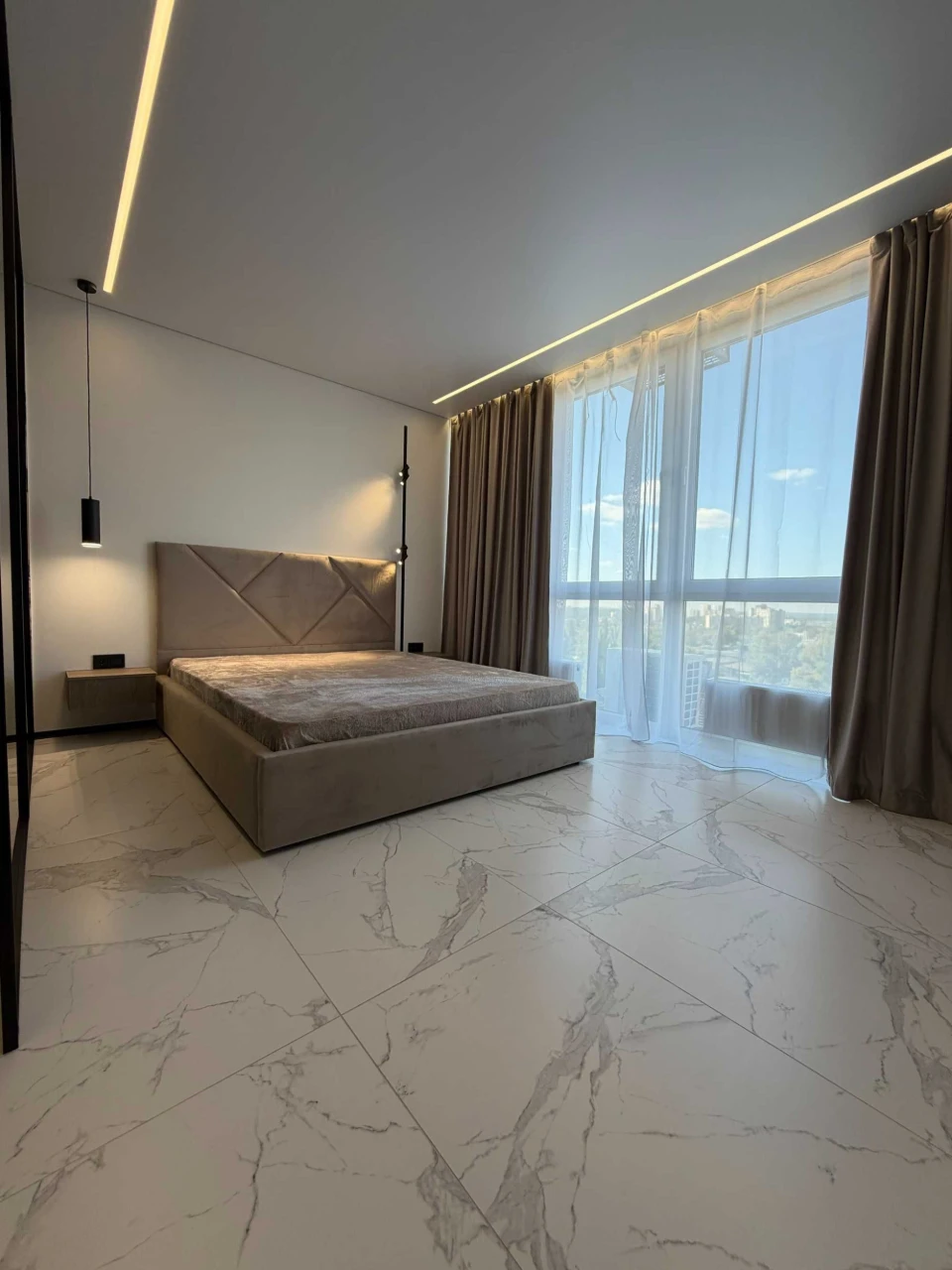 Apartment for sale in a new building near Akademystytse metro station