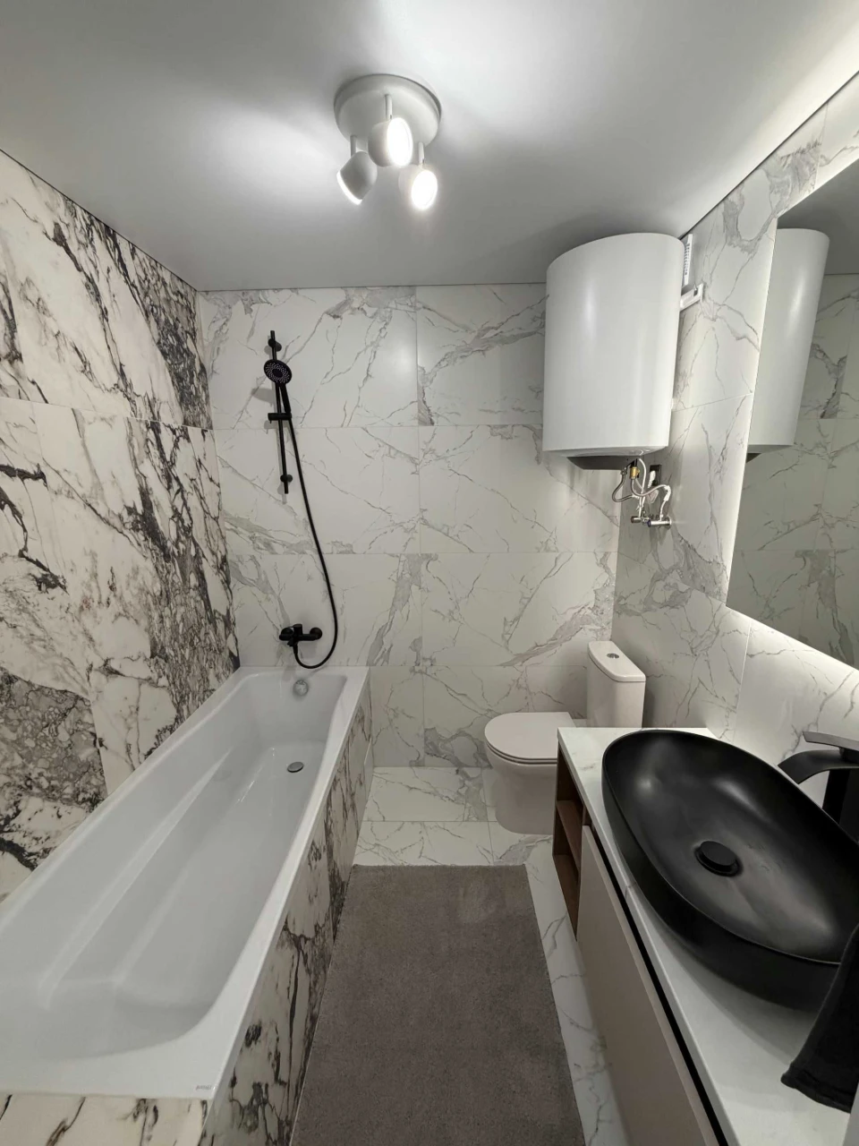 Apartment for sale in a new building near Akademystytse metro station