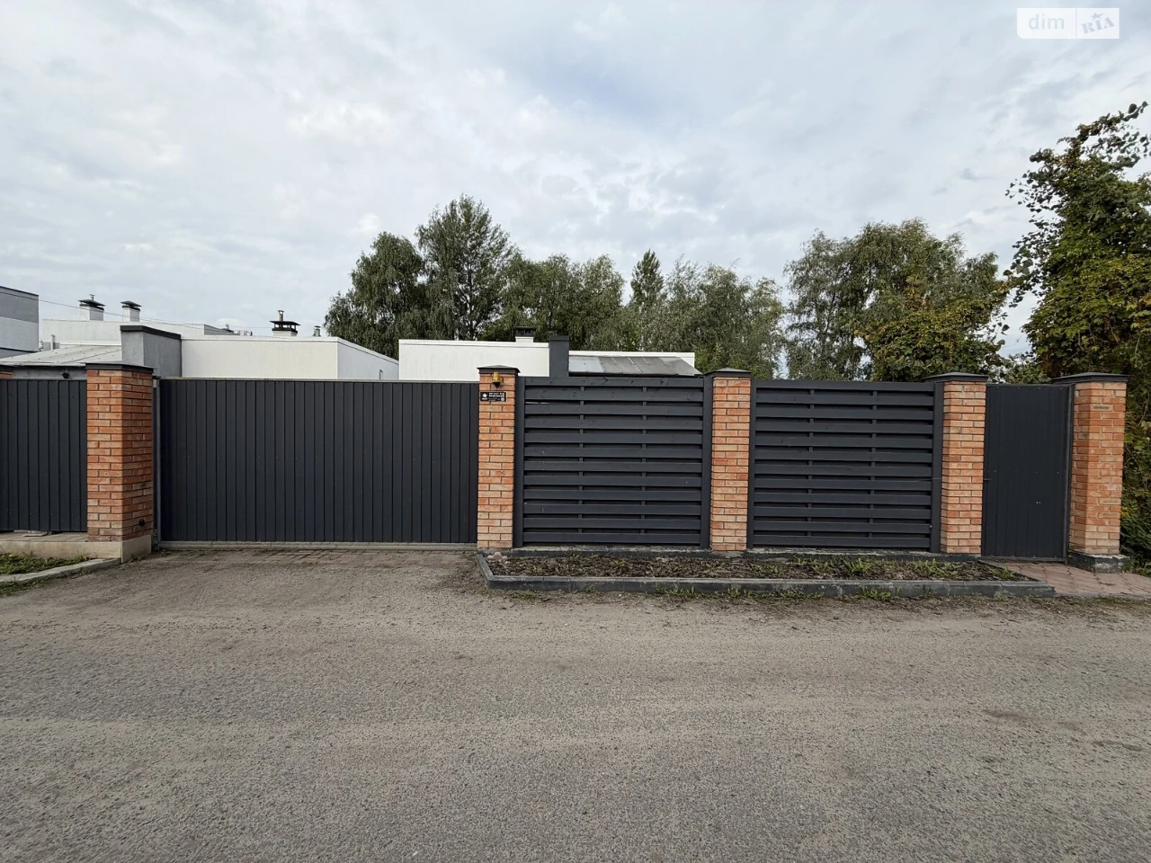 House for Sale, Darnytskyi