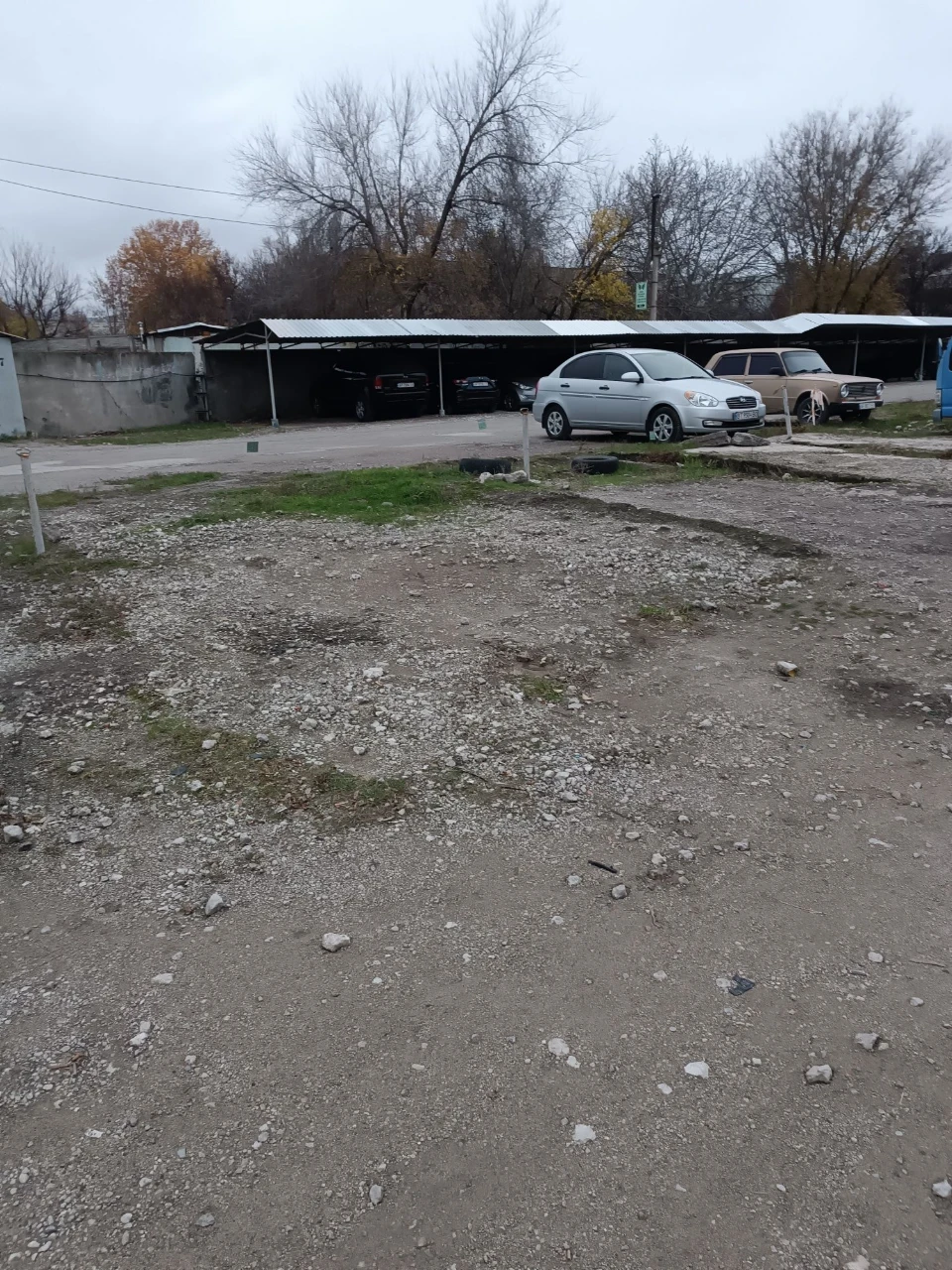 Продам 2 місця під металеві гаражі в Хортицькому районі.