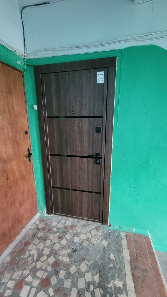 Продається двокімнатна квартира на Виставці